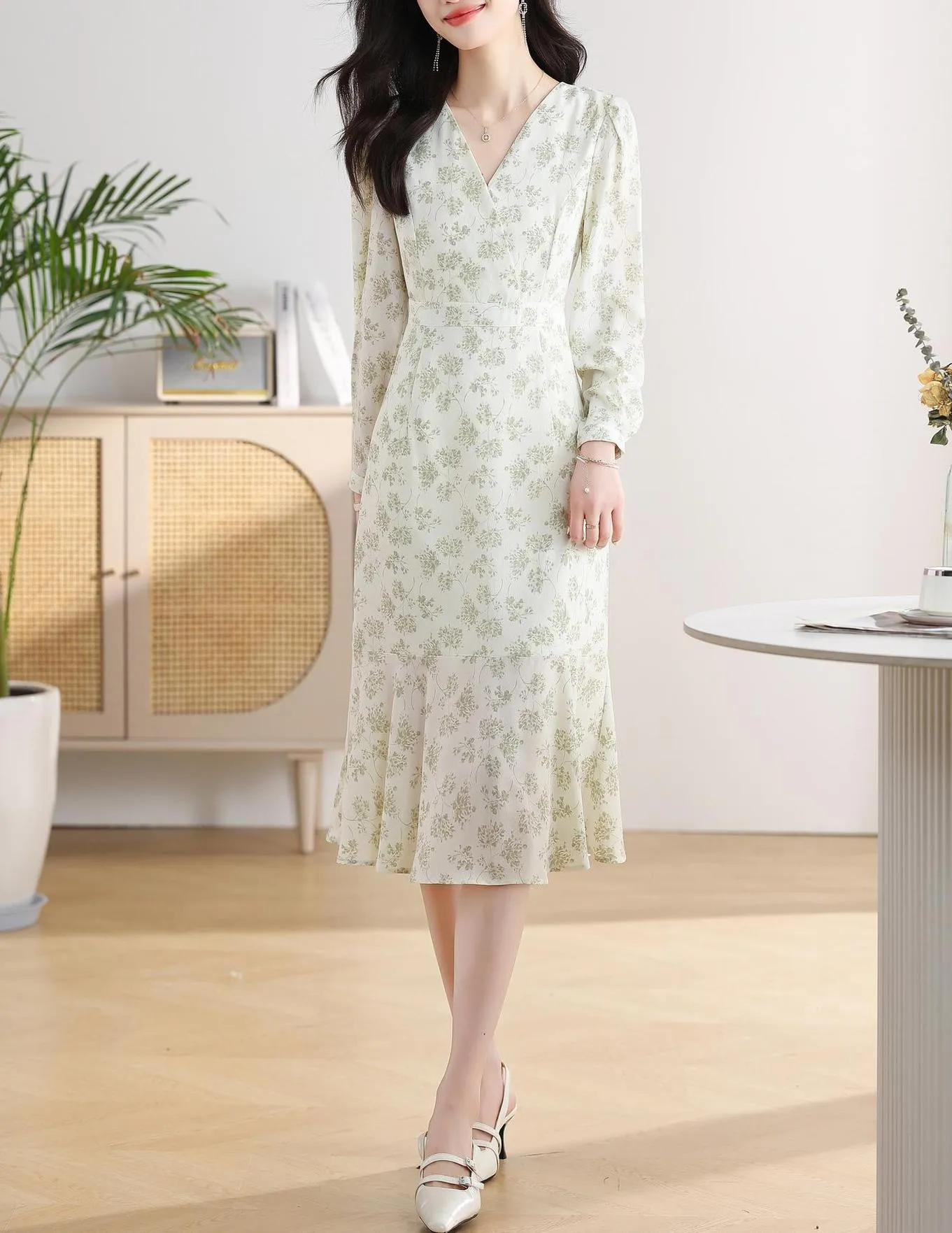 Stylish Mid-Length Mermaid Mermaid Dress in Full Floral Print
