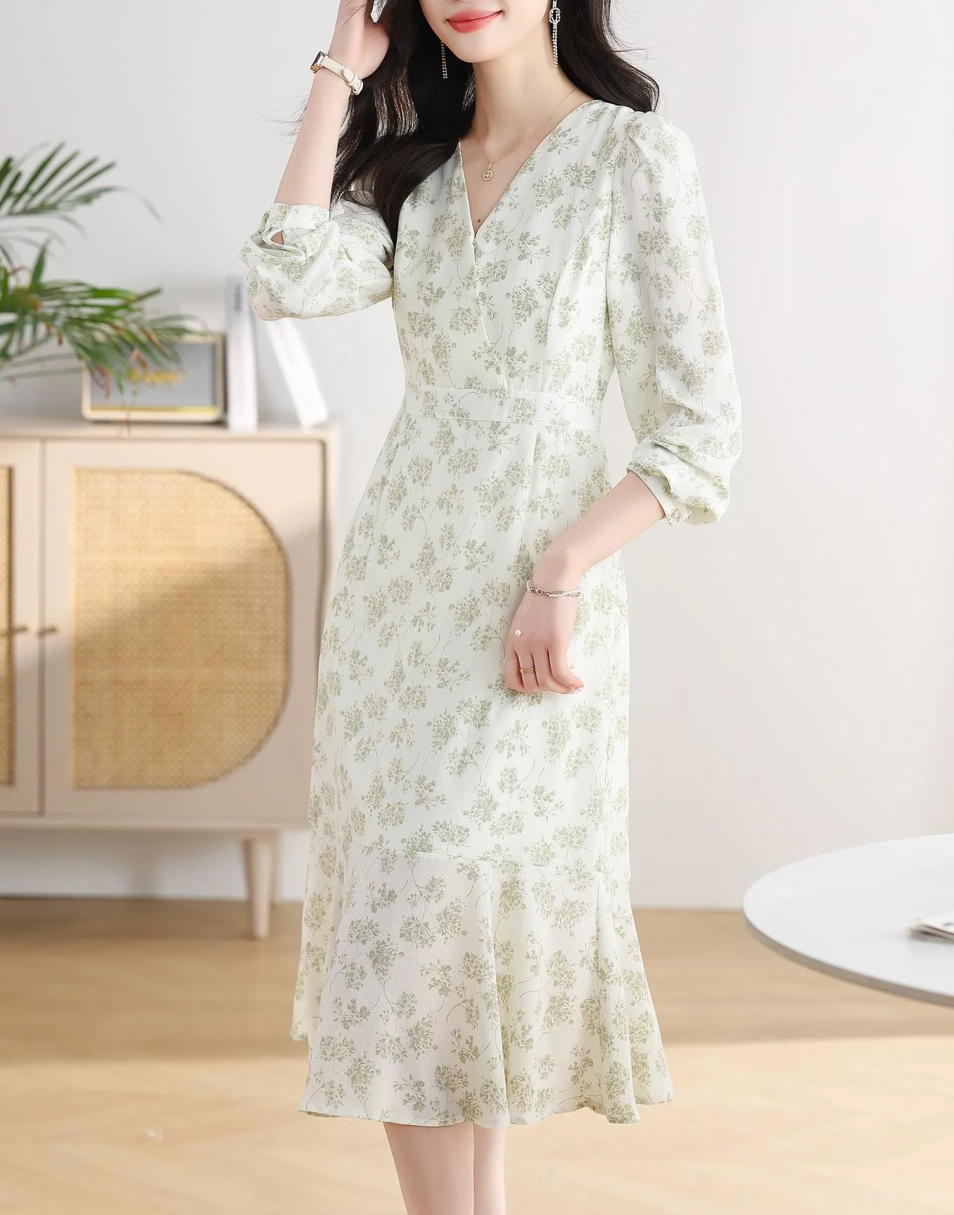 Stylish Mid-Length Mermaid Mermaid Dress in Full Floral Print