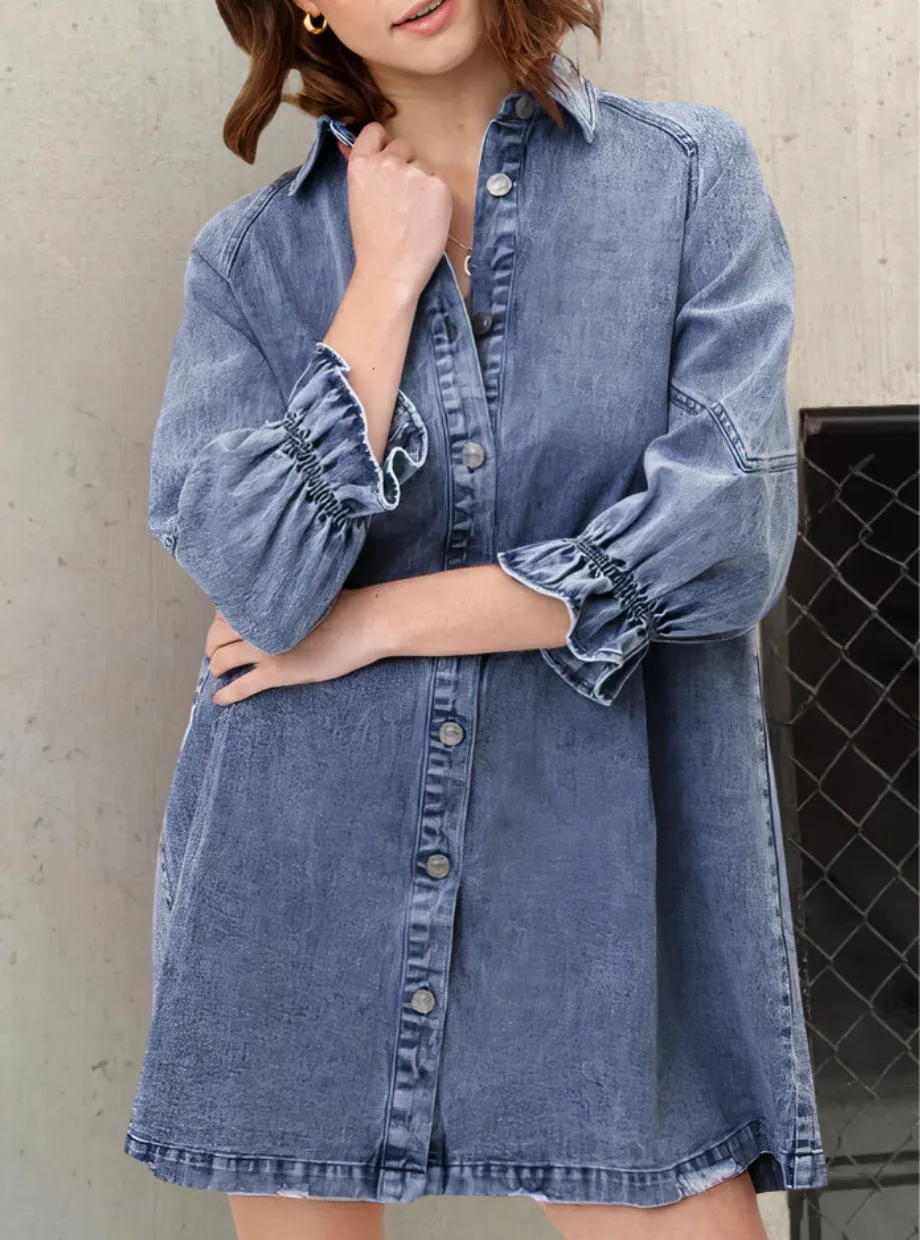 Urban Chic - Denim dress with long sleeves.