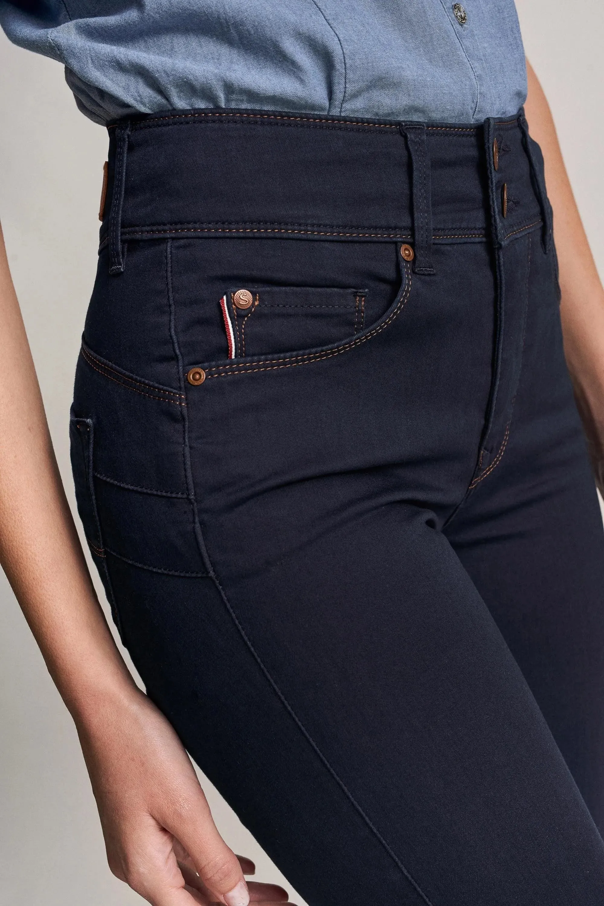 Vaqueros Salsa Secret Push in Slim Straight en Denim