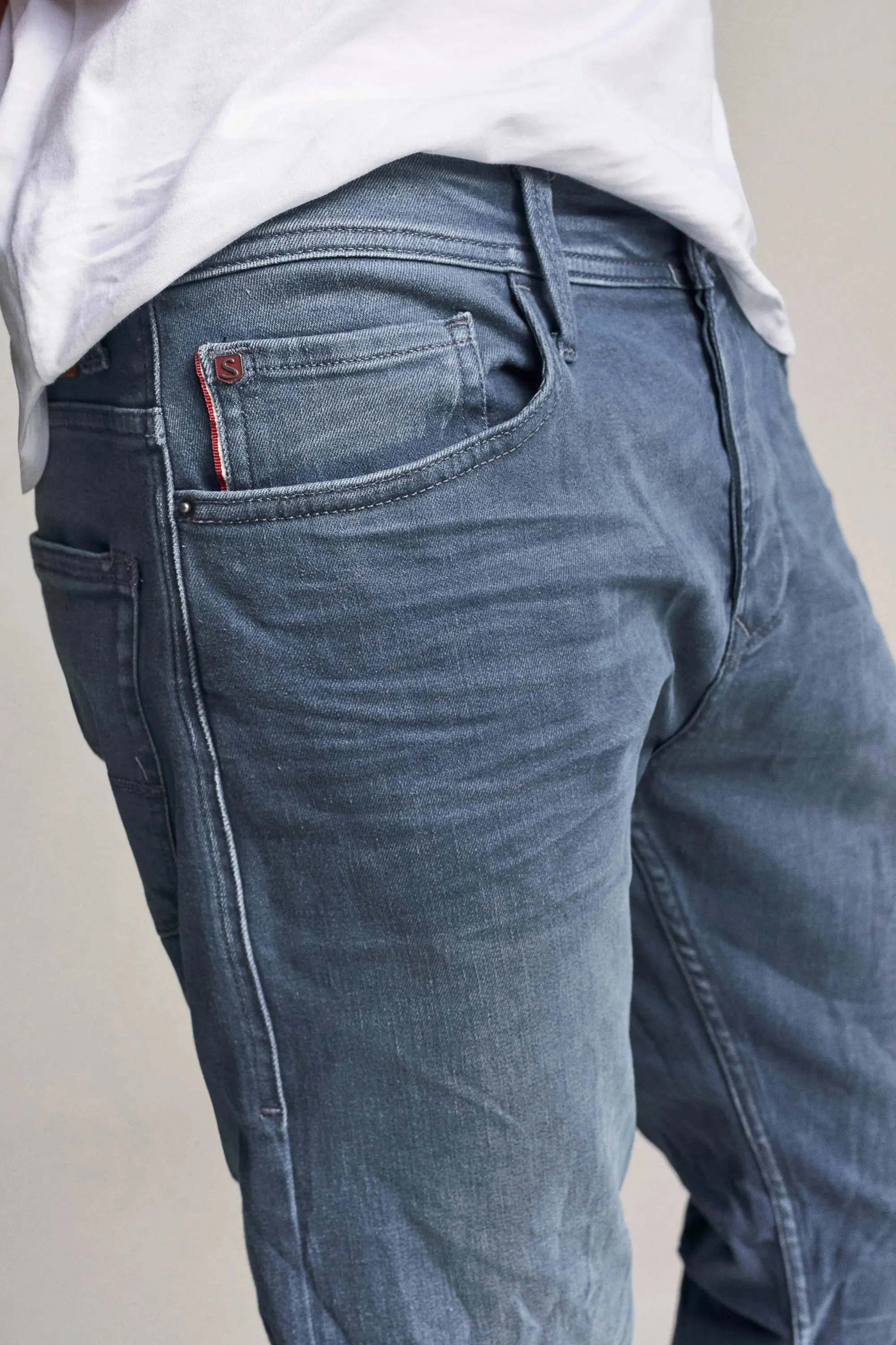 VAQUEROS SLENDER SLIM CARROT DE COLOR MEDIO