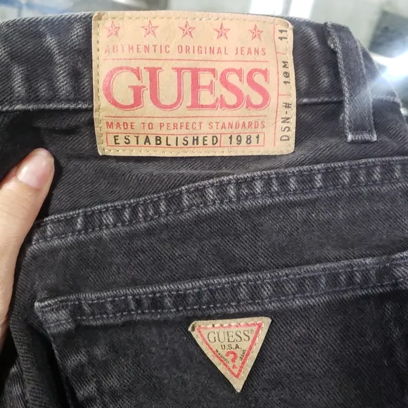 Vintage 90s black Guess ? Triangle logo straight leg mid Rise jeans size 28