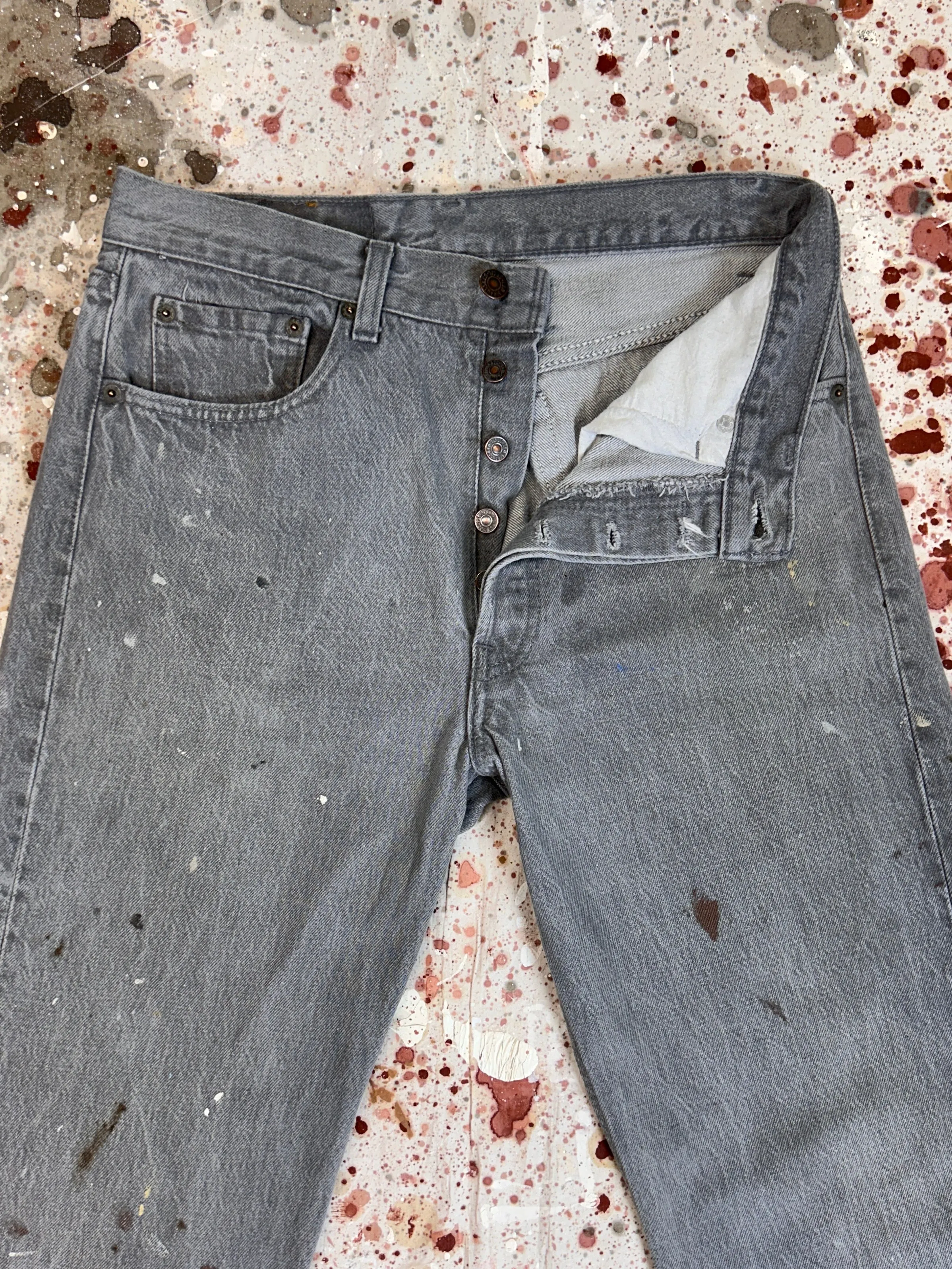 Vintage USA Made Levi 501 Transitional True Gray Wash Denim Jeans with Paint (JYJ0324-135)